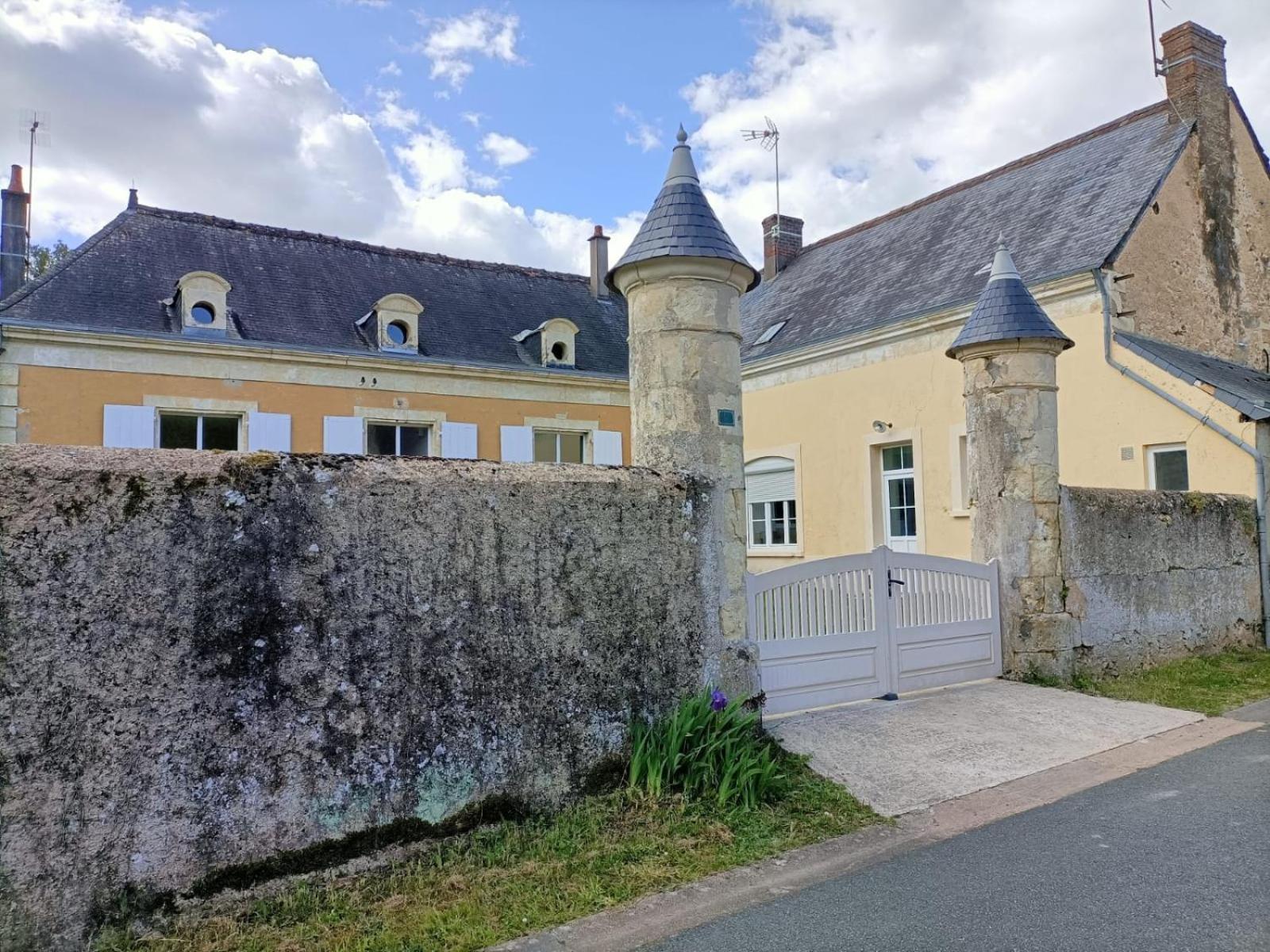 Domaine De L'Etangsort Hotel Courdemanche  Exterior foto